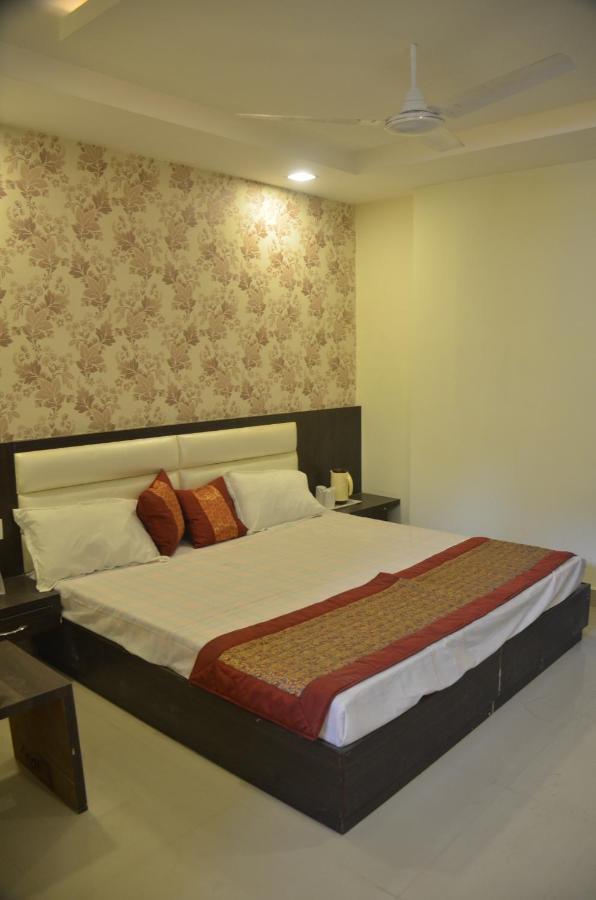 Hotel Krishna Galaxy Kanpur Exterior foto